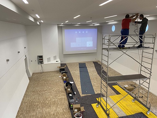 19. 11. 2021 Stadtsaal / Medientechnik wird installiert