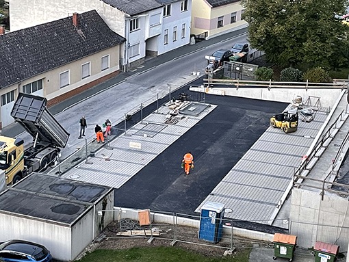 12. 10. 2021 Parkplatz Asphaltierung