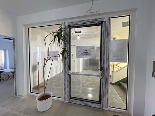 28. 06. 2021  1. OG / Brandschutzelement / Eingang Stadtamt