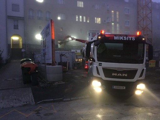 18. 10. 2019 Betonieren Unterlagsbeton Foyer