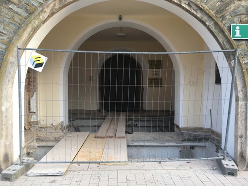 28. 08. 2019 Abbruch des Bodens im Eingang