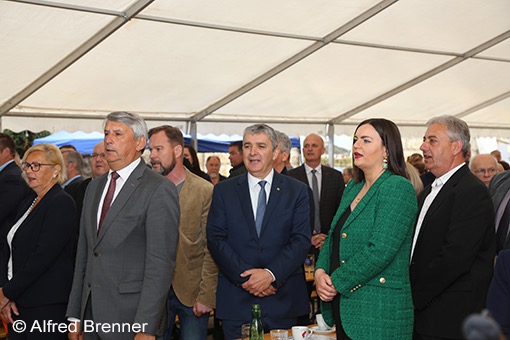 Bgm. Knor, GR Gmeidl, Labg. Temmel, LH Stvin Eisenkopf